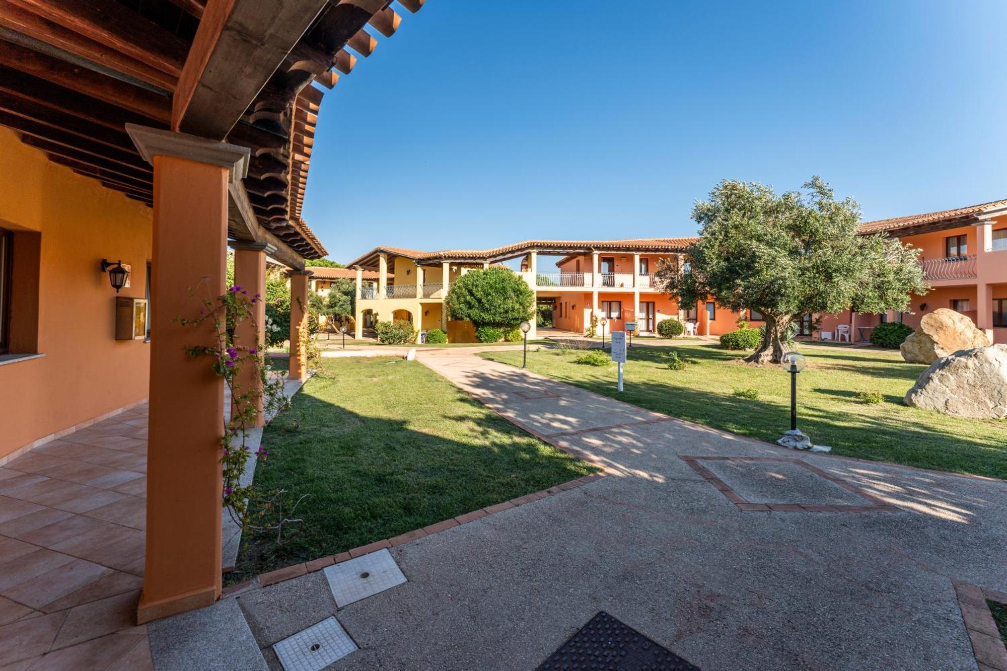 Residence Baia Dei Mirti Vignola Mare Extérieur photo