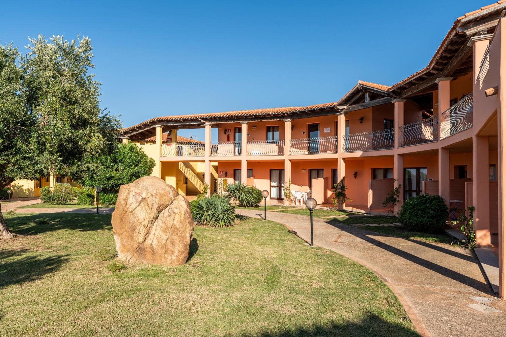 Residence Baia Dei Mirti Vignola Mare Extérieur photo